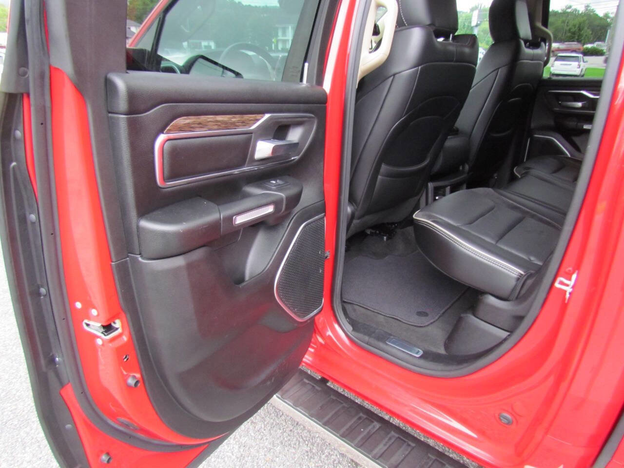 Used 2019 RAM 1500 Laramie image 12