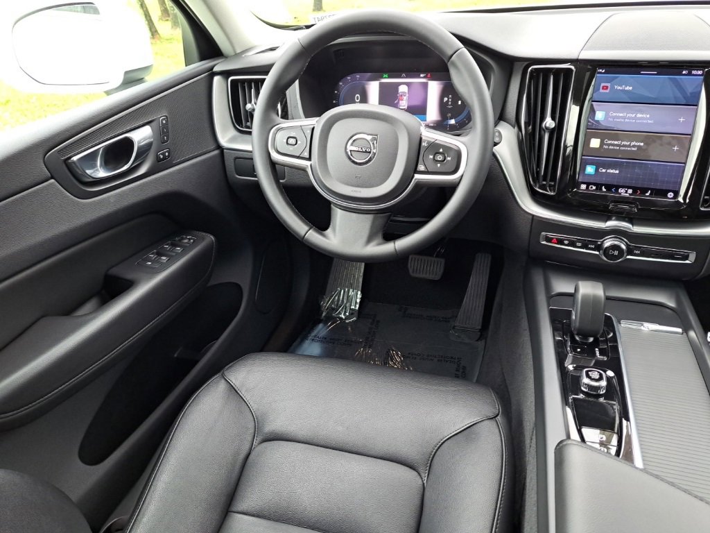 Used 2023 Volvo XC60 B5 Core w/ Protection Package Premier image 10