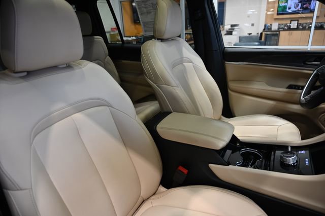 Used 2023 Jeep Grand Cherokee L Limited image 8