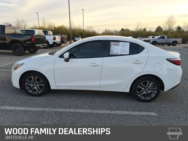 Used 2019 Toyota Yaris L image 2