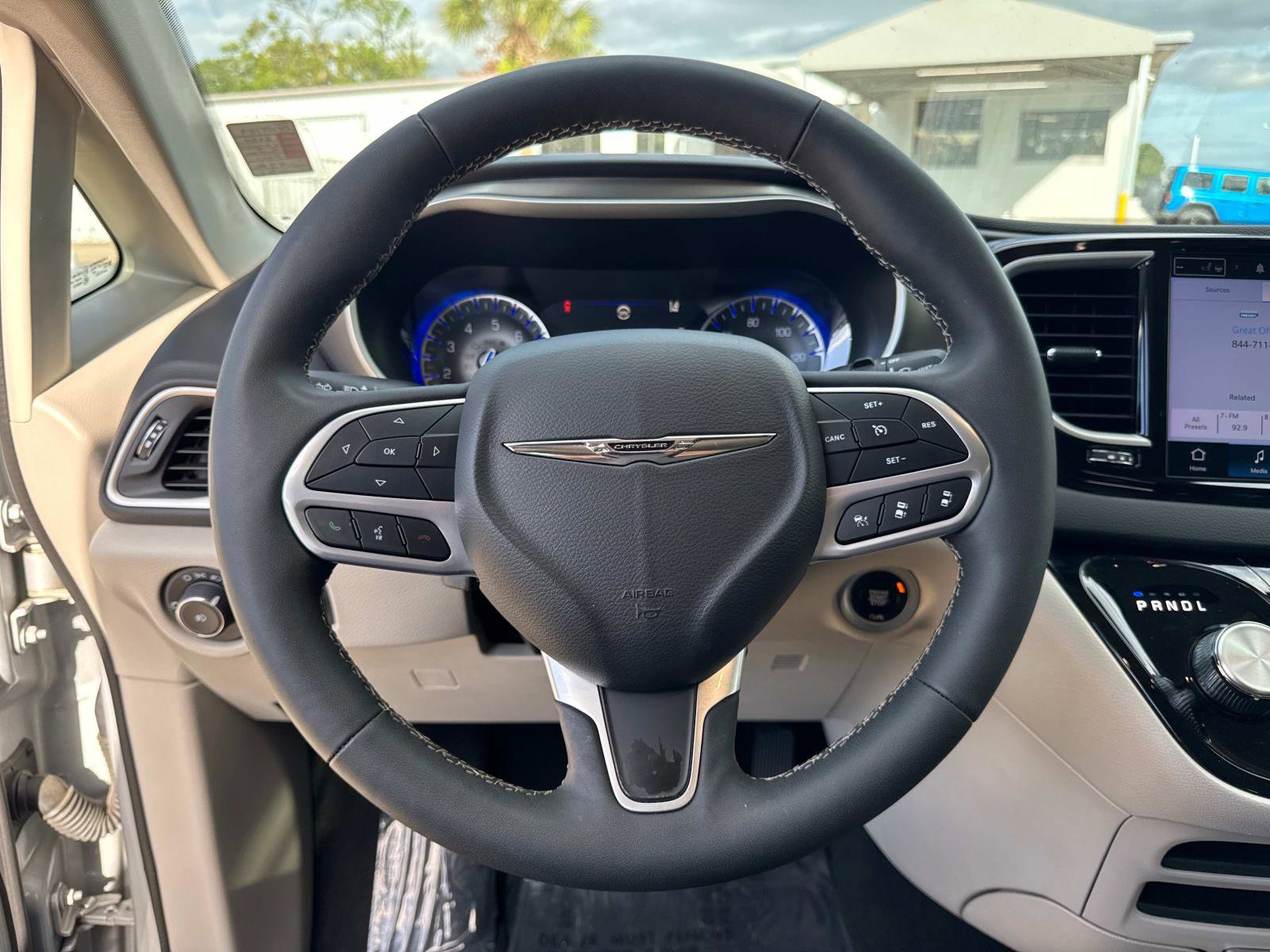 Certified 2024 Chrysler Pacifica Touring-L image 28