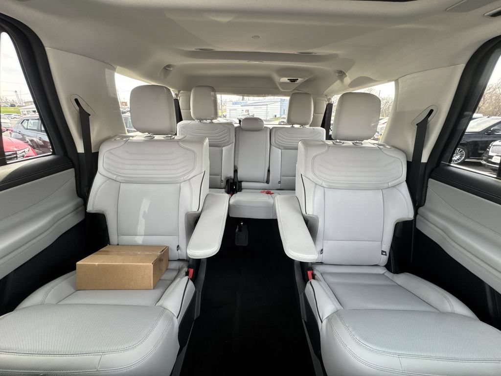 New 2026 Ford Expedition Max Platinum w/ Platinum Ultimate Package AWD/4WD image 23