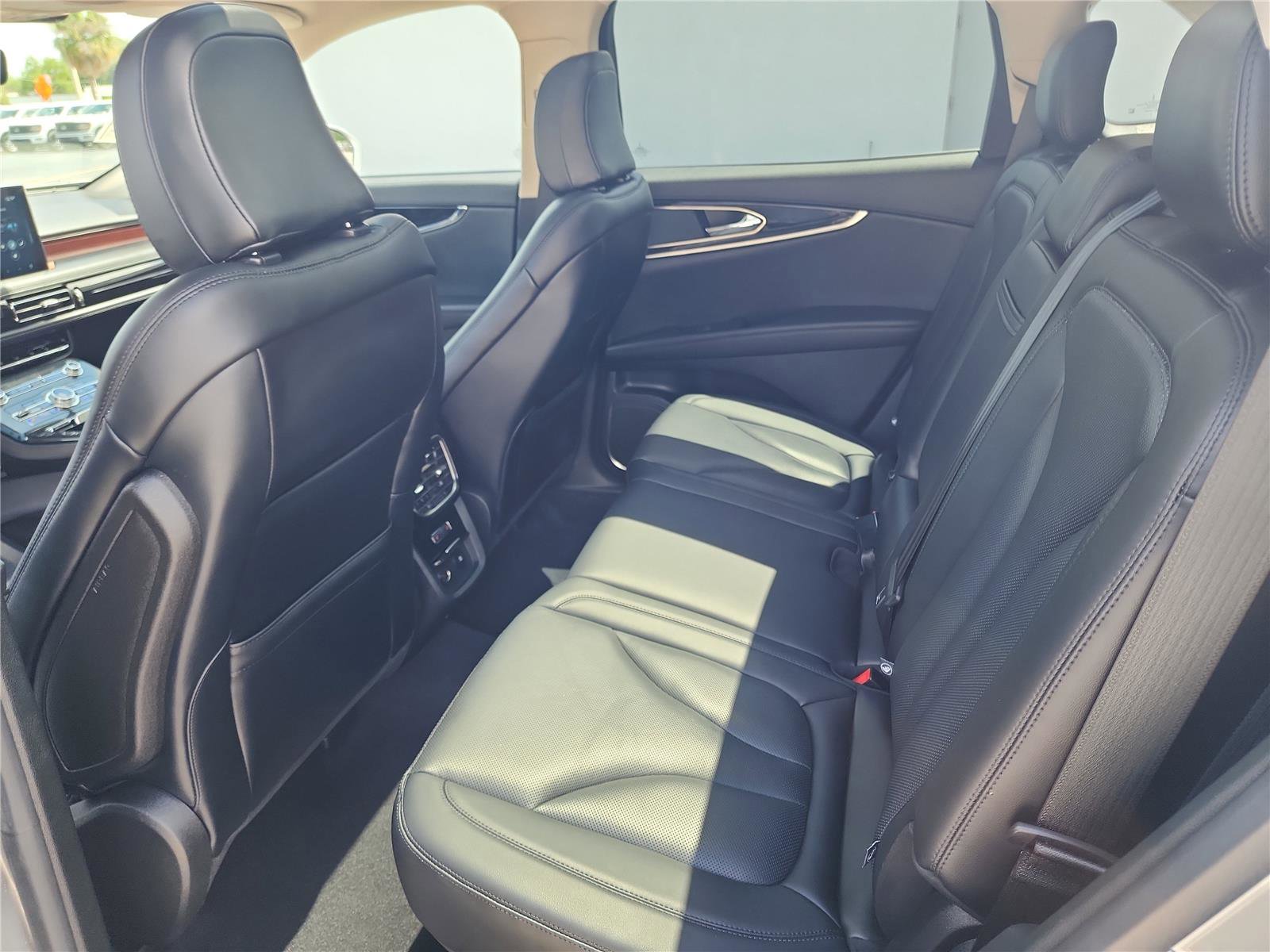 Used 2022 Lincoln Nautilus Reserve image 18