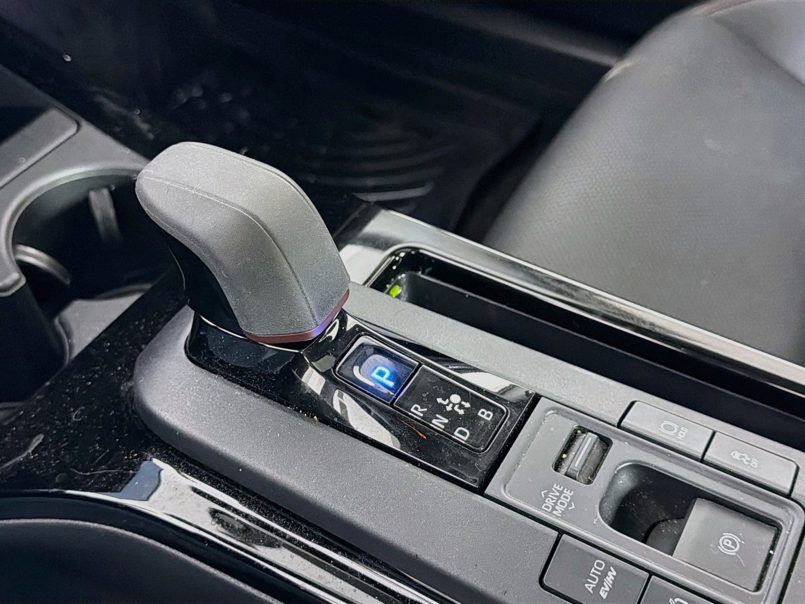 Used 2024 Toyota Prius Prime Premium w/ Advanced Technology Package FWD image 19