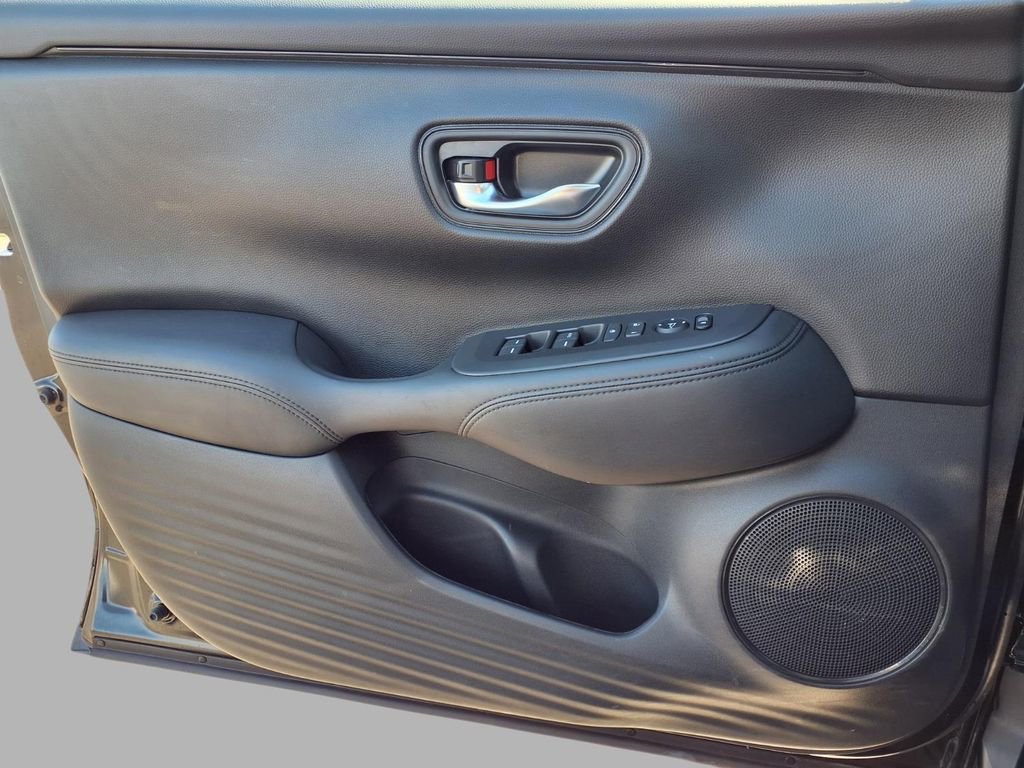 Used 2025 Honda HR-V LX image 17