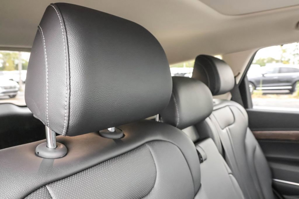 Used 2025 Genesis GV80 2.5T Select image 34