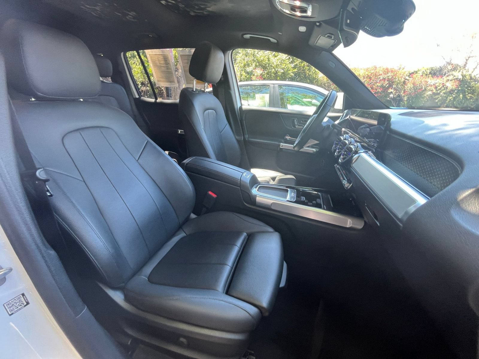 Used 2025 Mercedes-Benz GLB 250 image 36