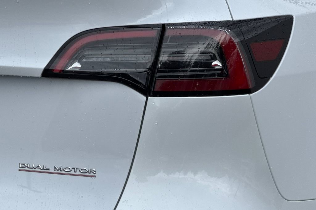 Used 2025 Tesla Model Y Performance image 25