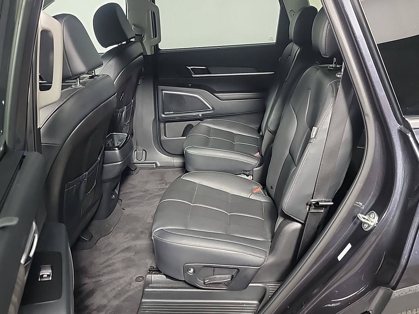 Certified 2025 Kia Telluride SX w/ SX Captain's Chair Package AWD/4WD image 17
