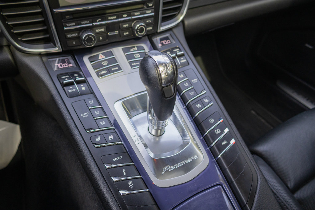 Used 2015 Porsche Panamera 4 AWD/4WD image 23