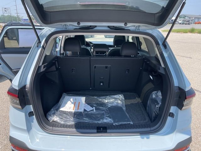 Used 2025 Volkswagen Taos SE w/ Panoramic Sunroof Package image 17