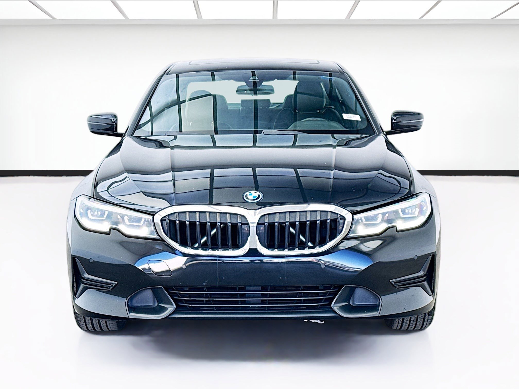 Used 2022 BMW 330e image 2