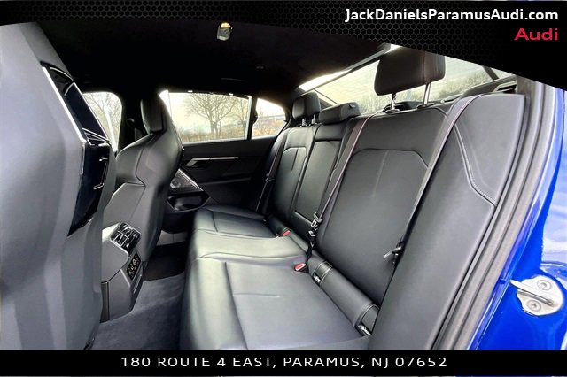 Used 2025 BMW M5 w/ Carbon Package image 19