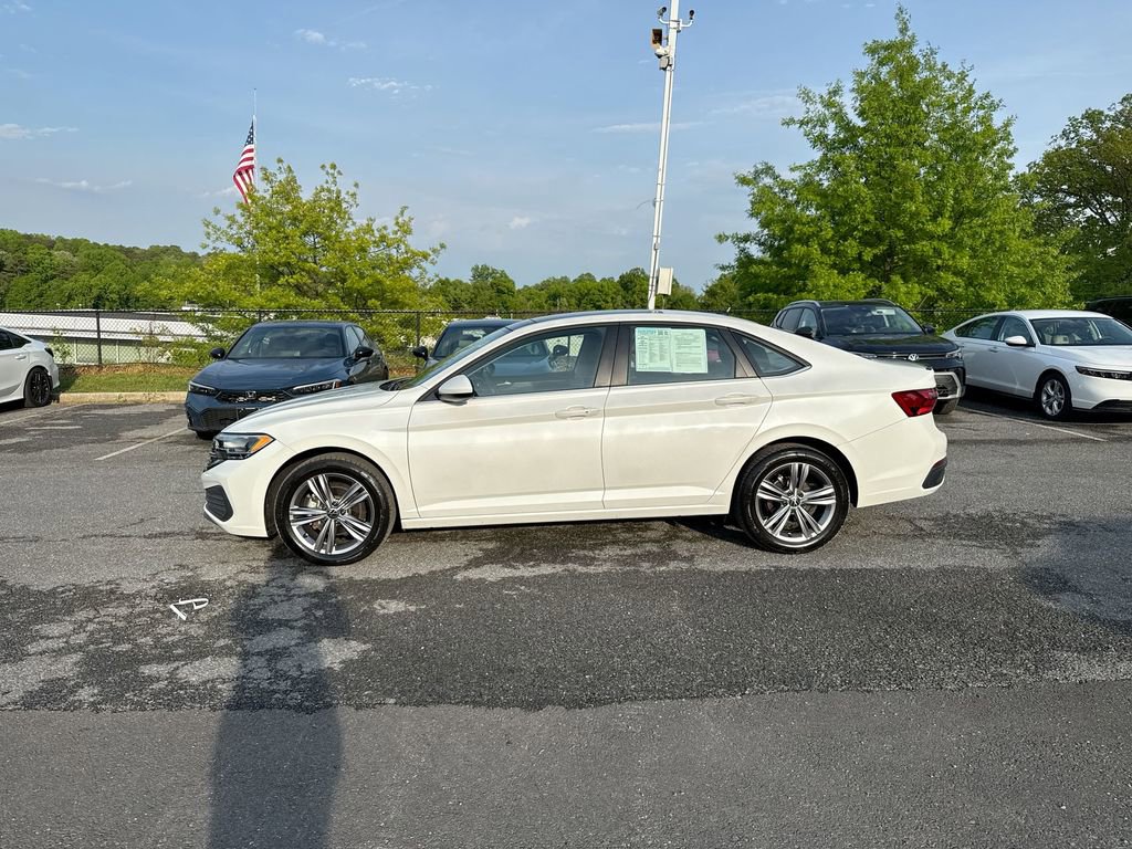 Used 2023 Volkswagen Jetta SE w/ Panoramic Sunroof Package FWD image 5