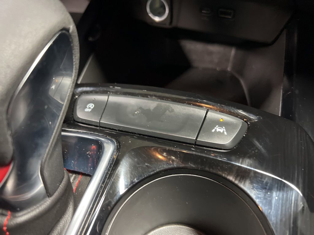 Used 2024 Chevrolet Trax RS FWD image 33