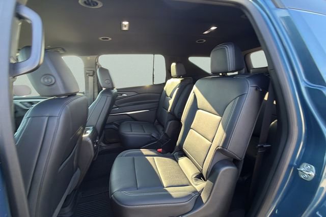 Used 2025 Chevrolet Traverse LT w/ Driver Confidence Package image 16