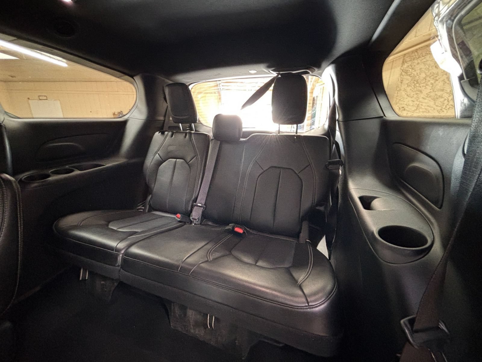 Used 2025 Chrysler Pacifica Select FWD image 30