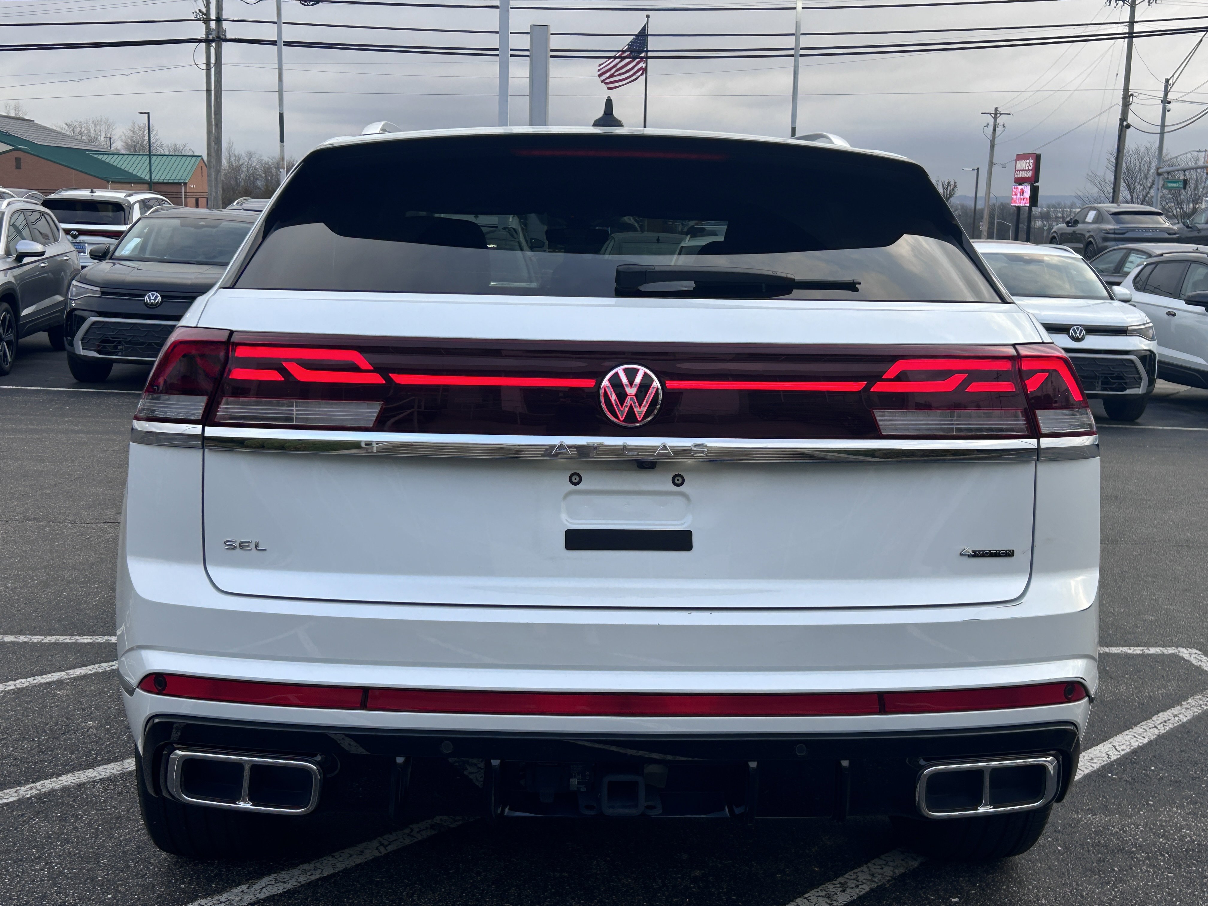 Certified 2024 Volkswagen Atlas Cross Sport SEL Premium R-Line AWD/4WD image 6