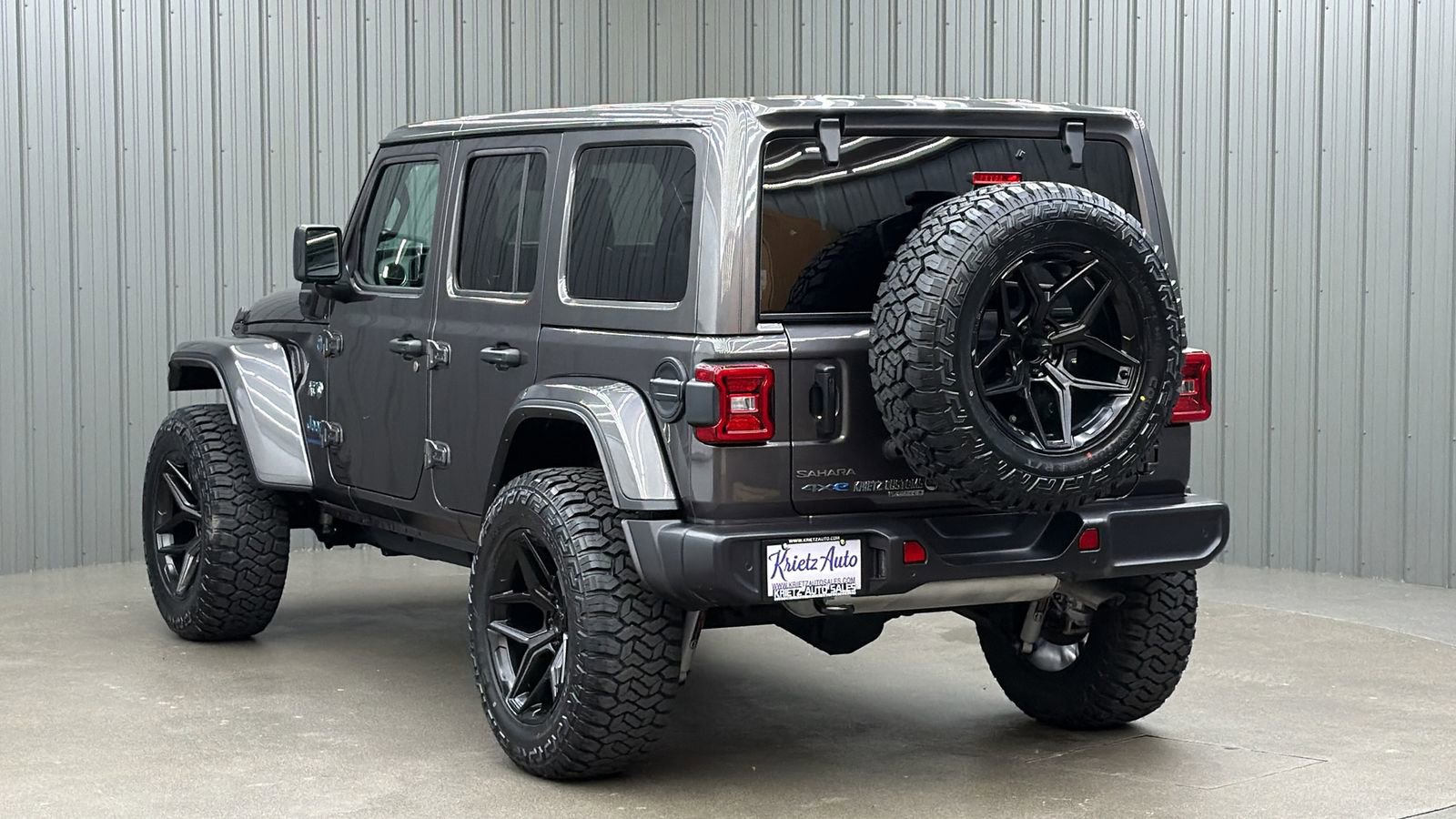 Used 2025 Jeep Wrangler Unlimited Sahara w/ Safety Group AWD/4WD image 3