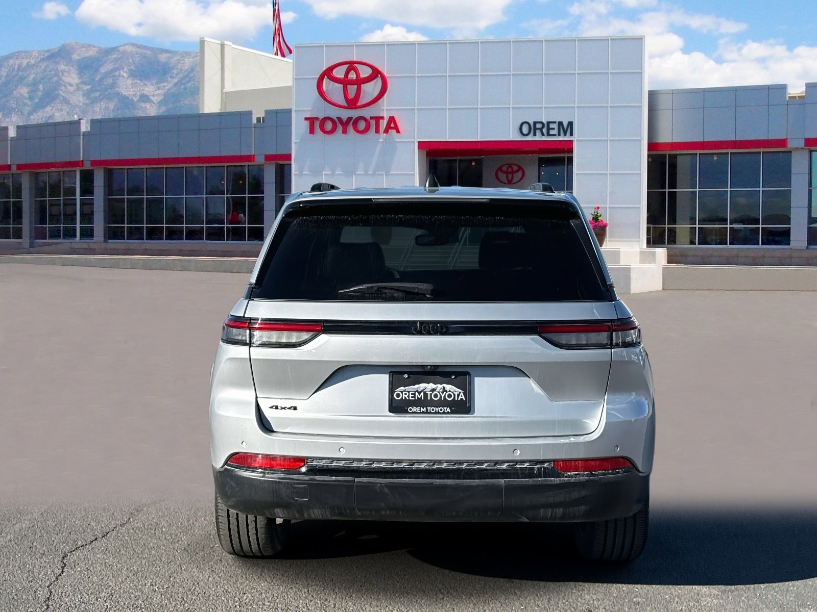 Used 2024 Jeep Grand Cherokee Altitude image 4