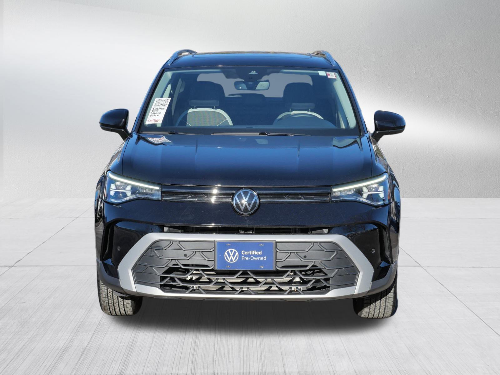 Certified 2025 Volkswagen Taos SE image 2