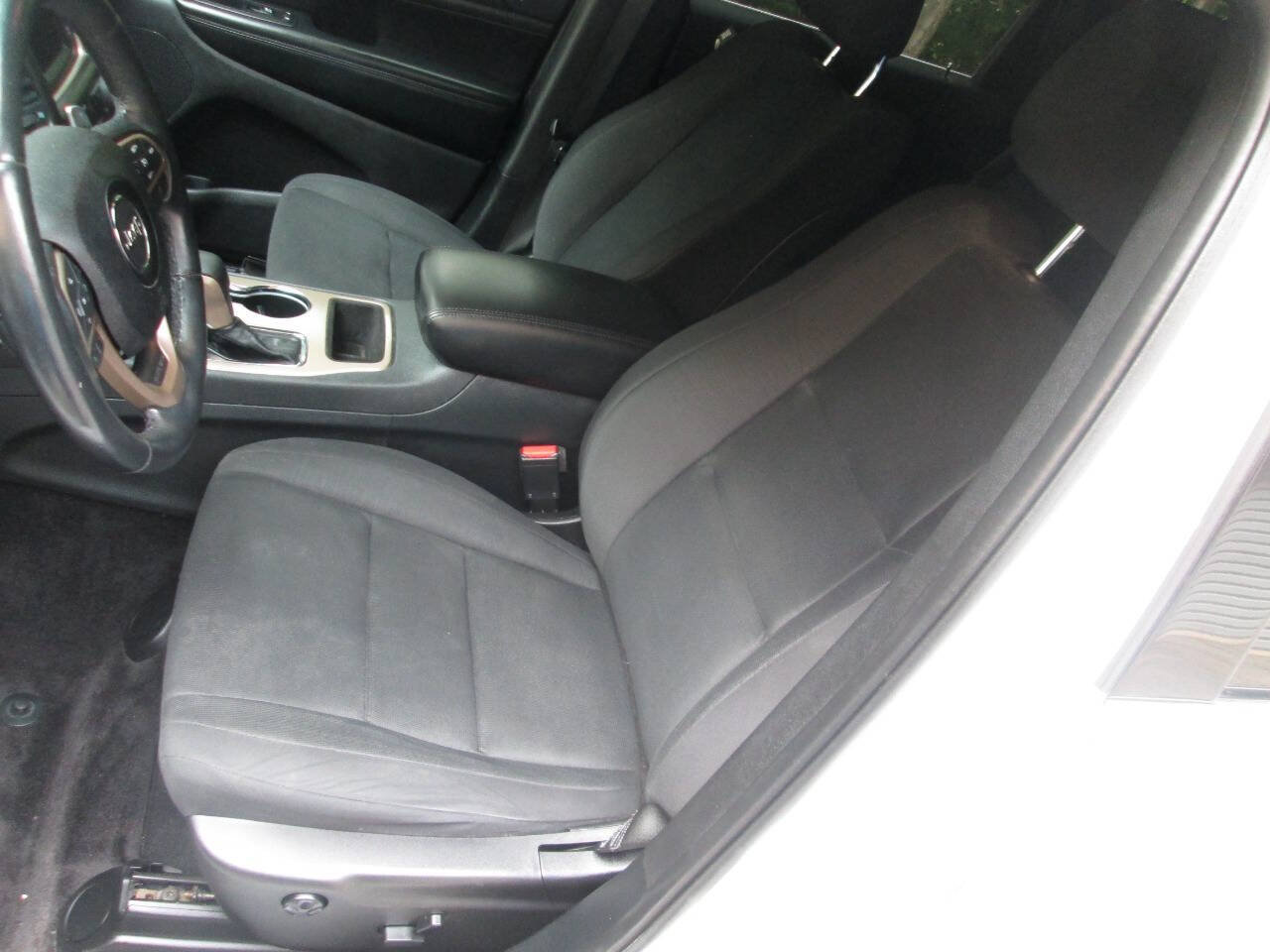 Used 2016 Jeep Grand Cherokee Laredo w/ Quick Order Package 23E AWD/4WD image 14