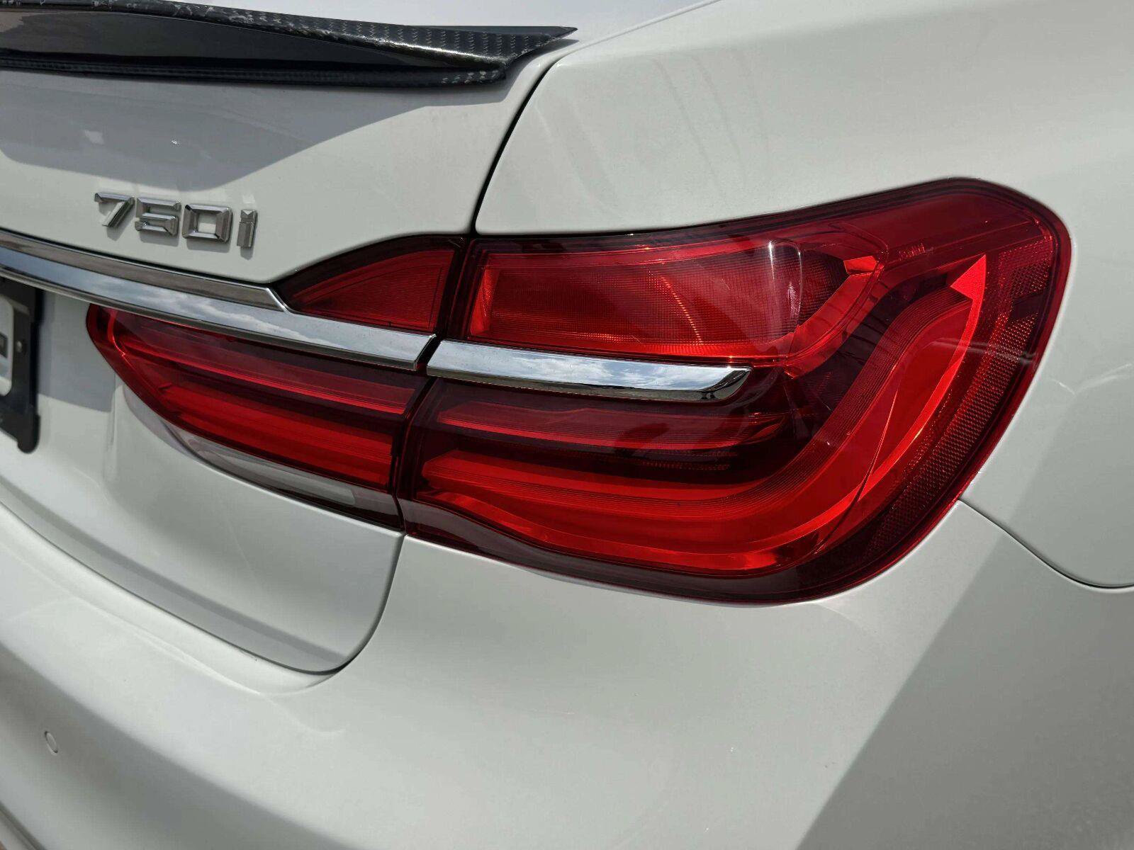Used 2016 BMW 750i xDrive AWD/4WD image 16