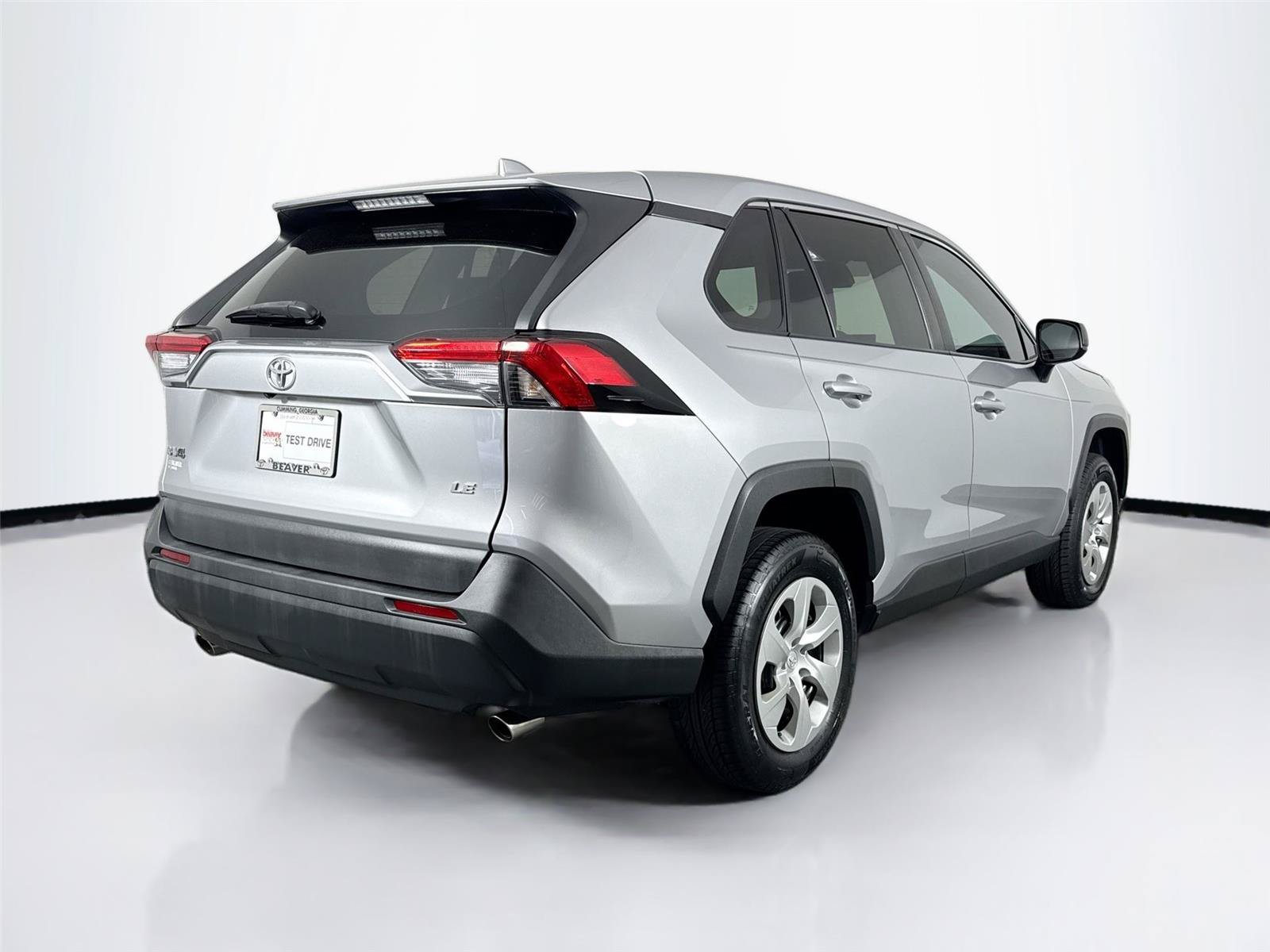 Used 2022 Toyota RAV4 LE FWD image 2