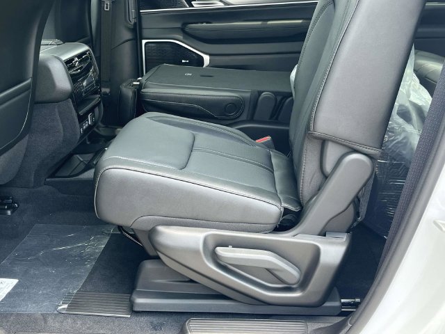 New 2026 Jeep Grand Wagoneer L Limited AWD/4WD image 13