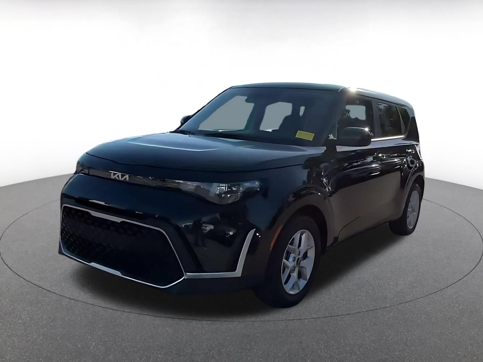 Used 2025 Kia Soul LX w/ LX Technology Package FWD image 8