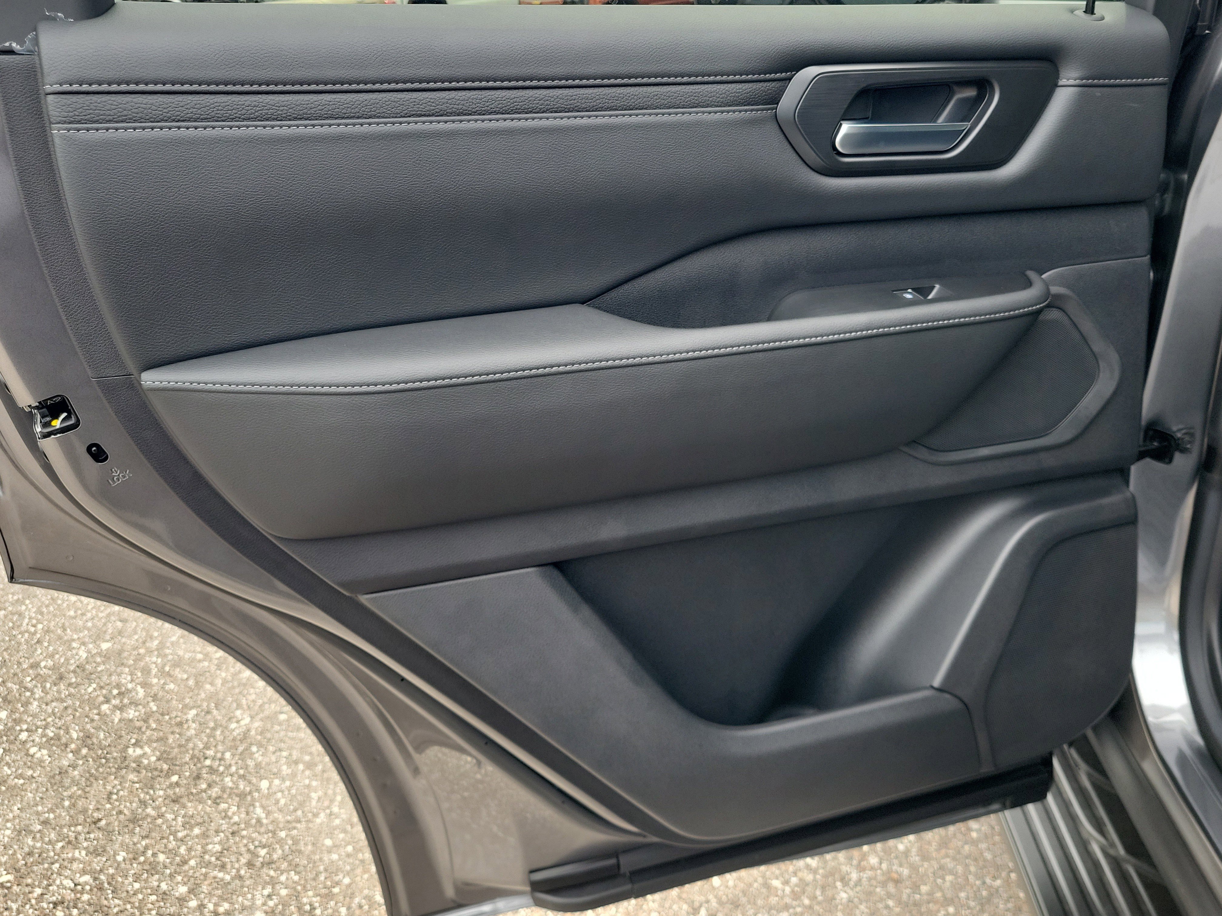 New 2026 Nissan Armada SV image 9