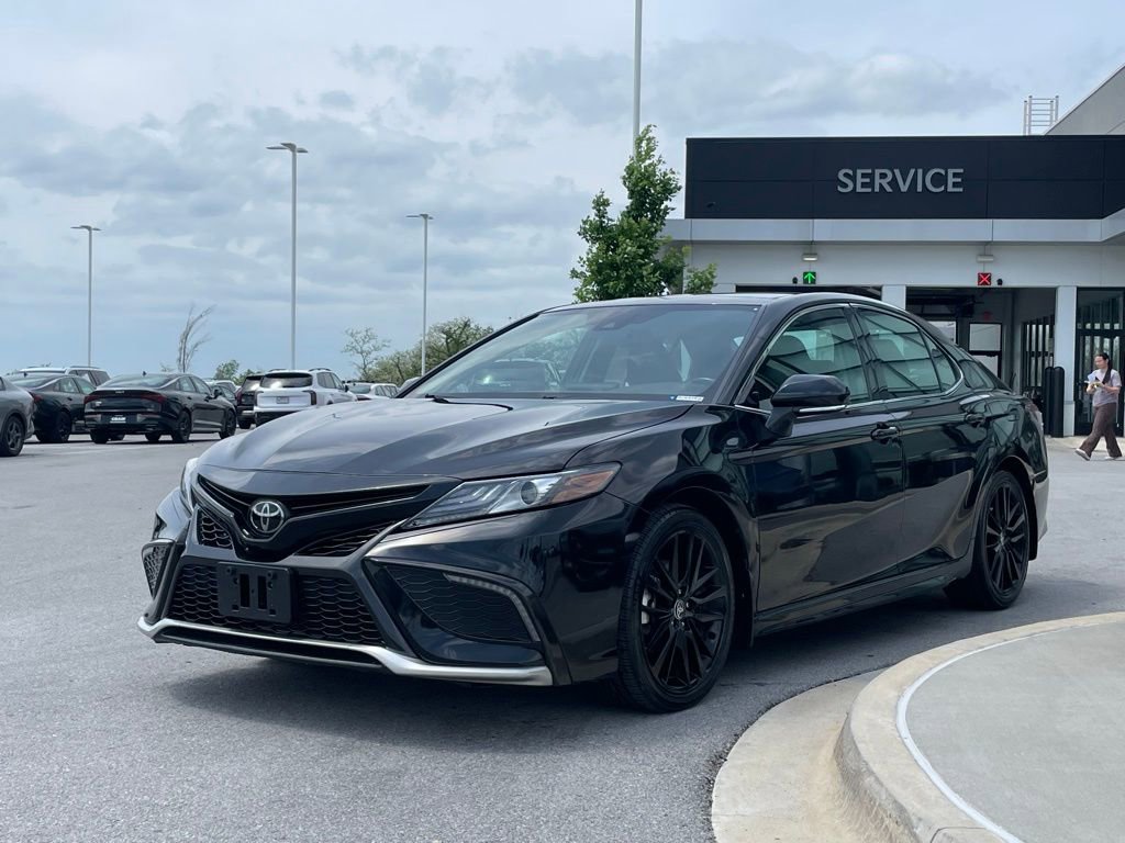 Used 2024 Toyota Camry XSE FWD image 4