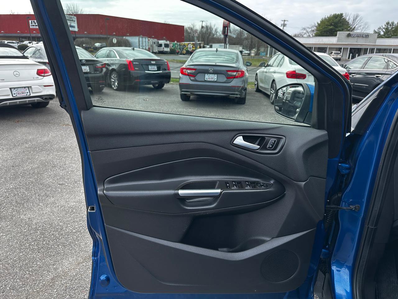 Used 2019 Ford Escape SE FWD image 17
