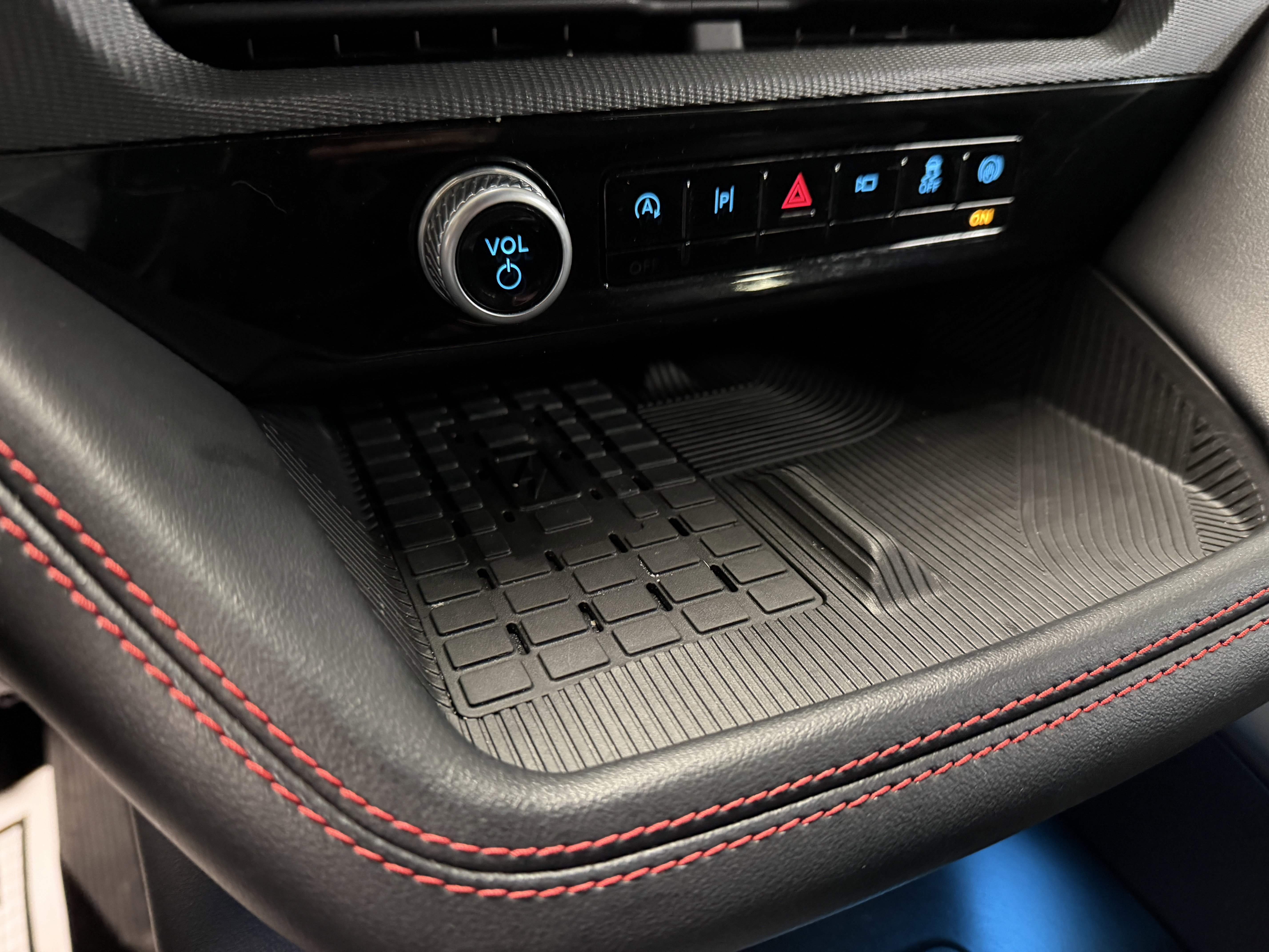 Used 2025 Ford Explorer ST image 14