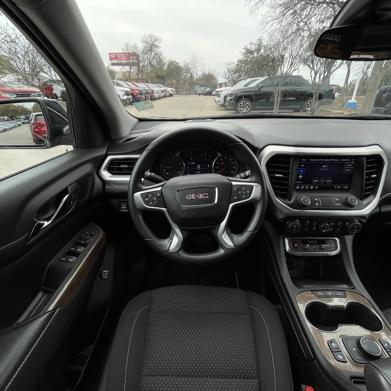 Used 2023 GMC Acadia SLE w/ Driver Convenience Package image 12