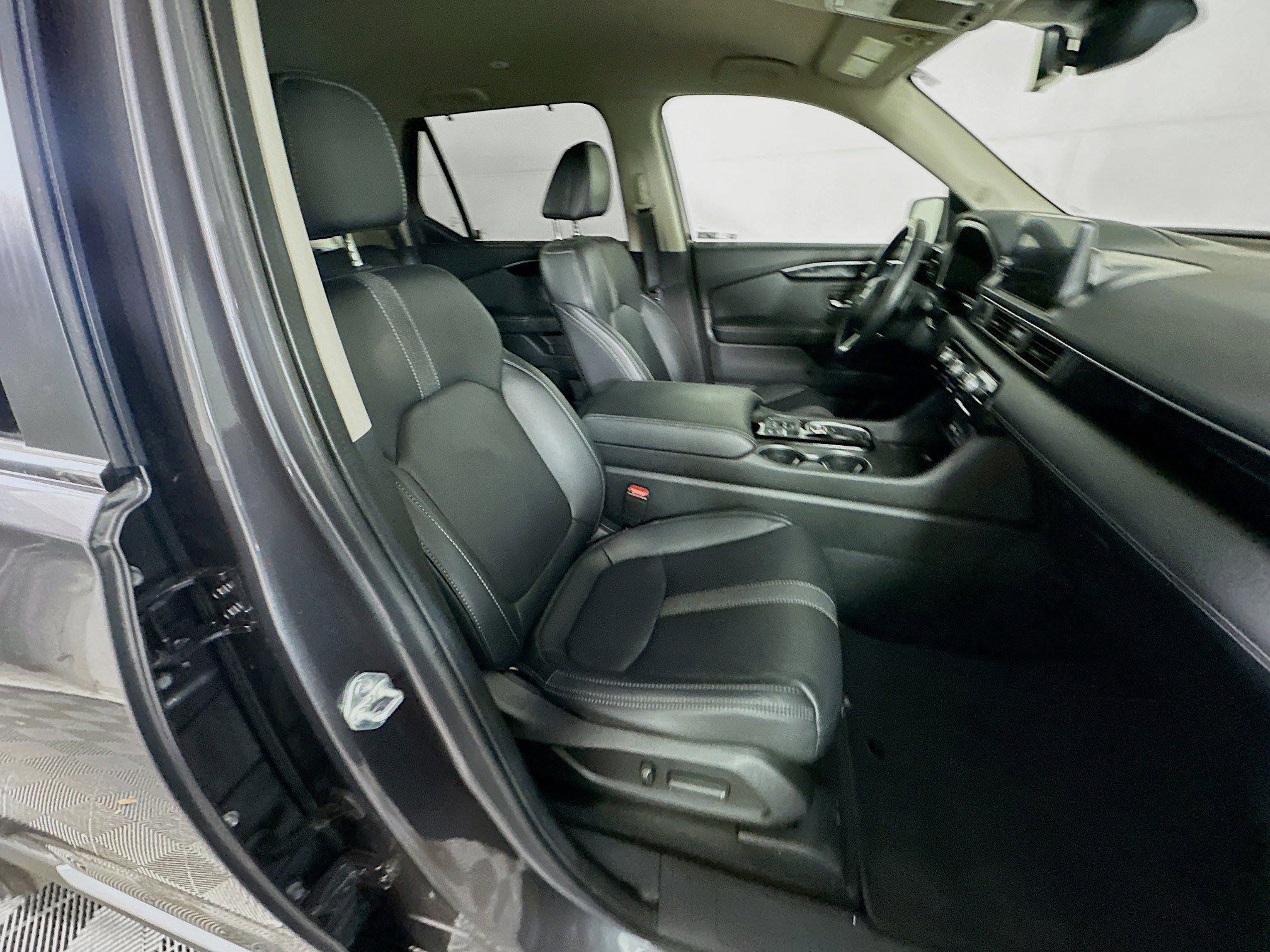 Used 2025 Honda Pilot EX-L image 32