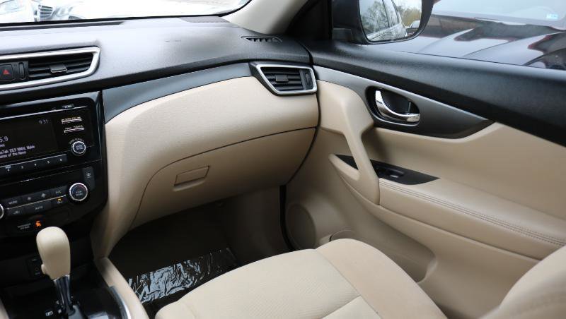 Used 2015 Nissan Rogue SV image 16