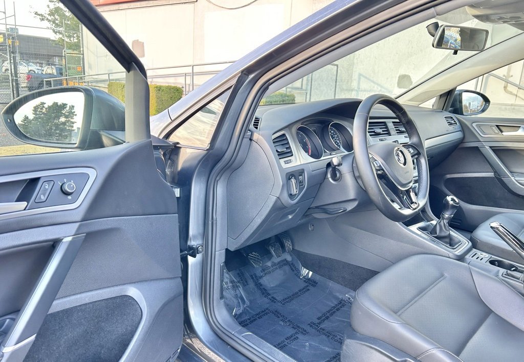 Used 2015 Volkswagen Golf S image 9