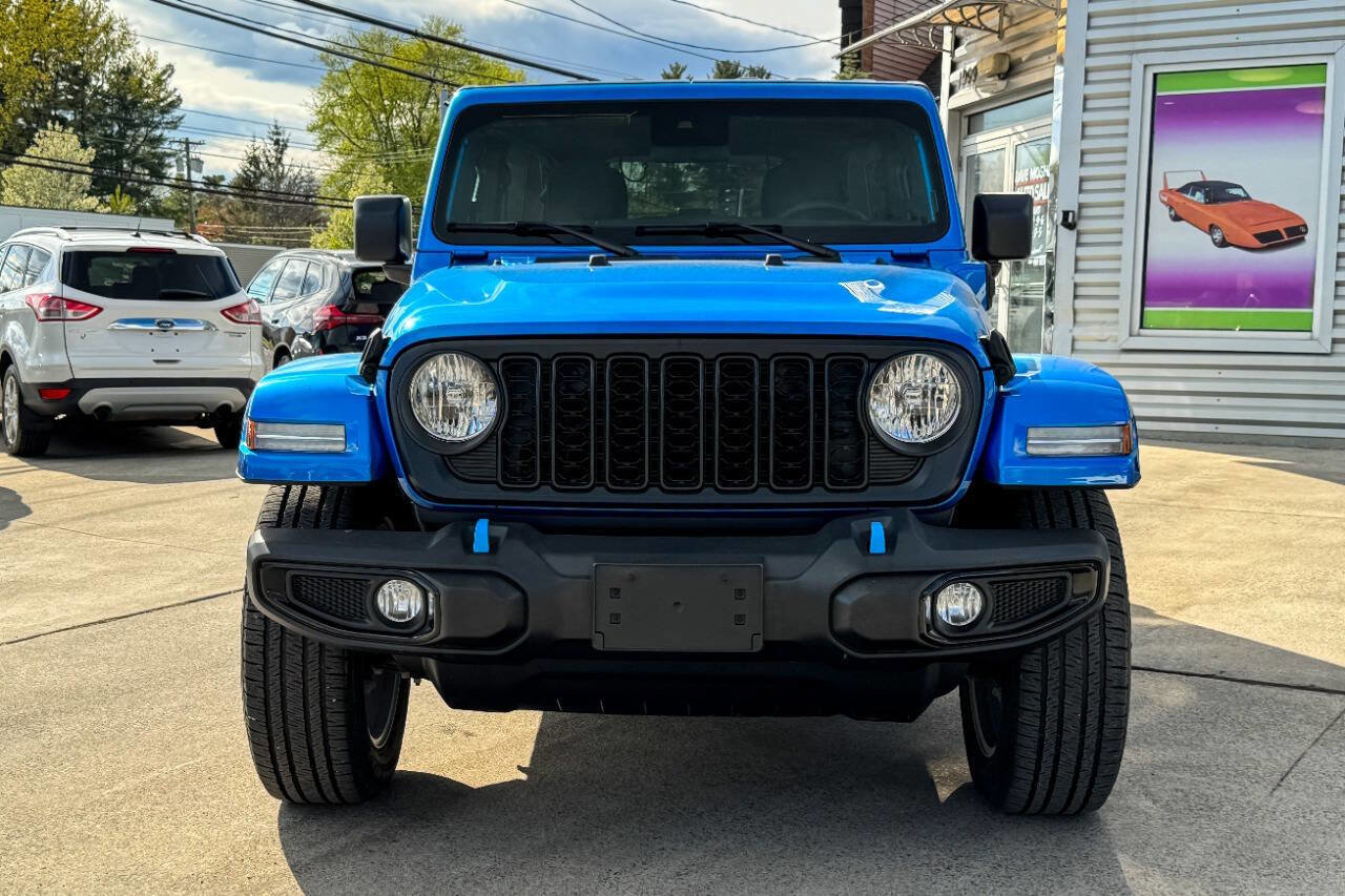 Used 2024 Jeep Wrangler Unlimited w/ Convenience Group AWD/4WD image 8
