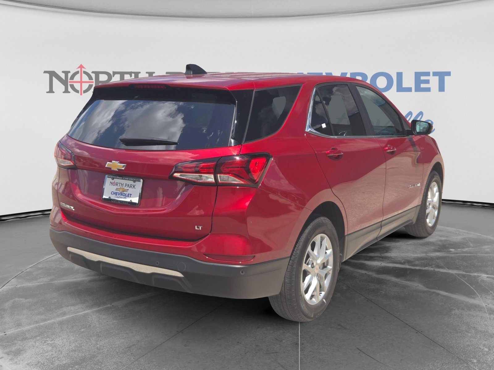 Used 2024 Chevrolet Equinox LT FWD image 3