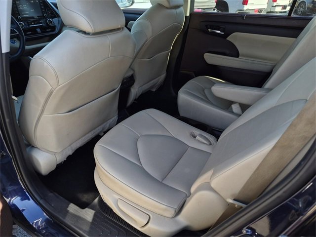 Used 2020 Toyota Highlander XLE image 25