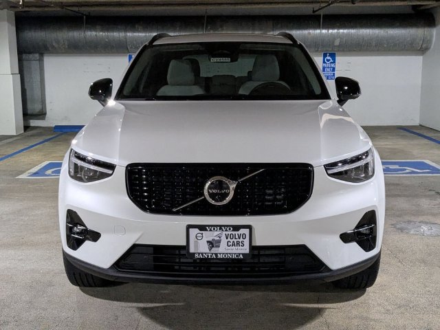 New 2026 Volvo XC40 B5 Plus w/ Climate Package AWD/4WD image 8