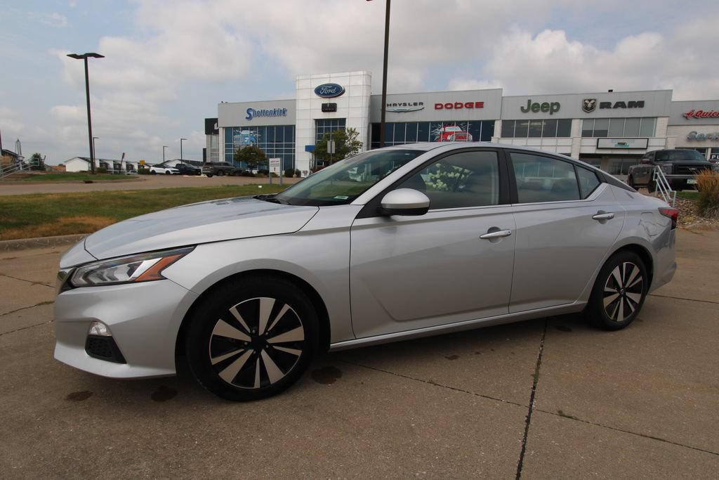Used 2022 Nissan Altima 2.5 SV FWD image 16