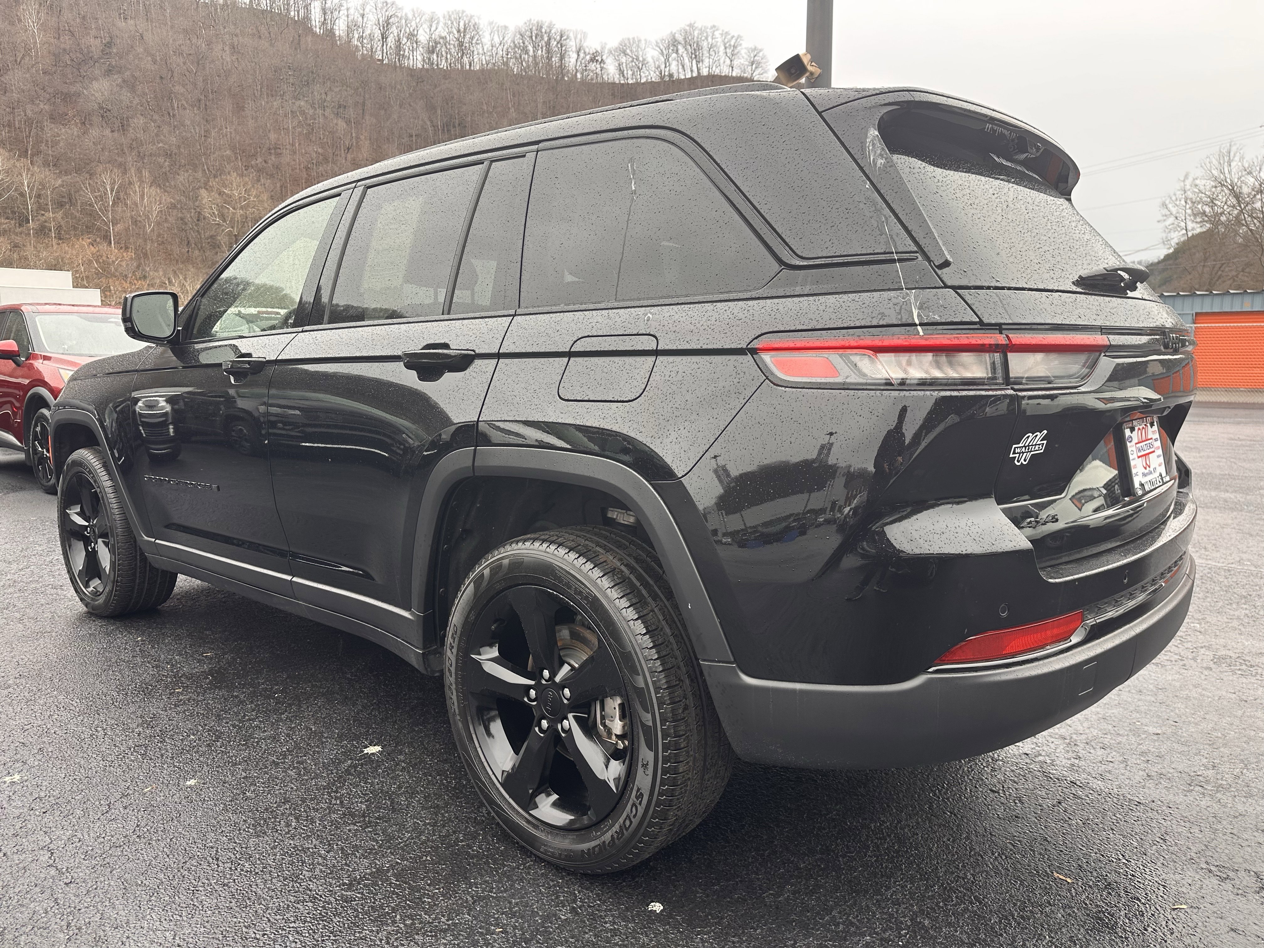 Used 2023 Jeep Grand Cherokee Limited w/ Luxury Tech Group II image 3