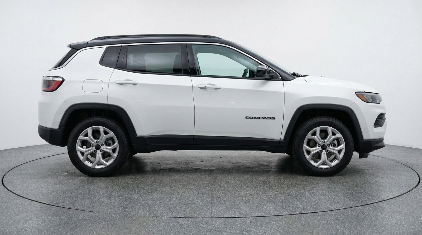 Used 2025 Jeep Compass Latitude image 11