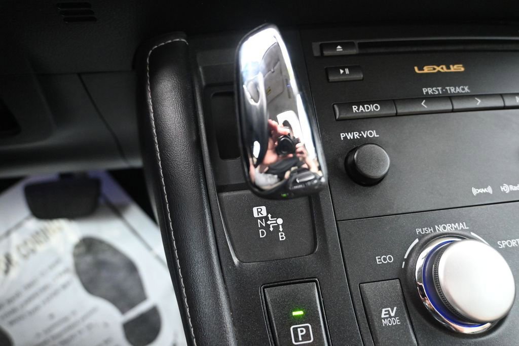 Used 2013 Lexus CT 200h w/ Premium Pkg w/Navigation FWD image 22