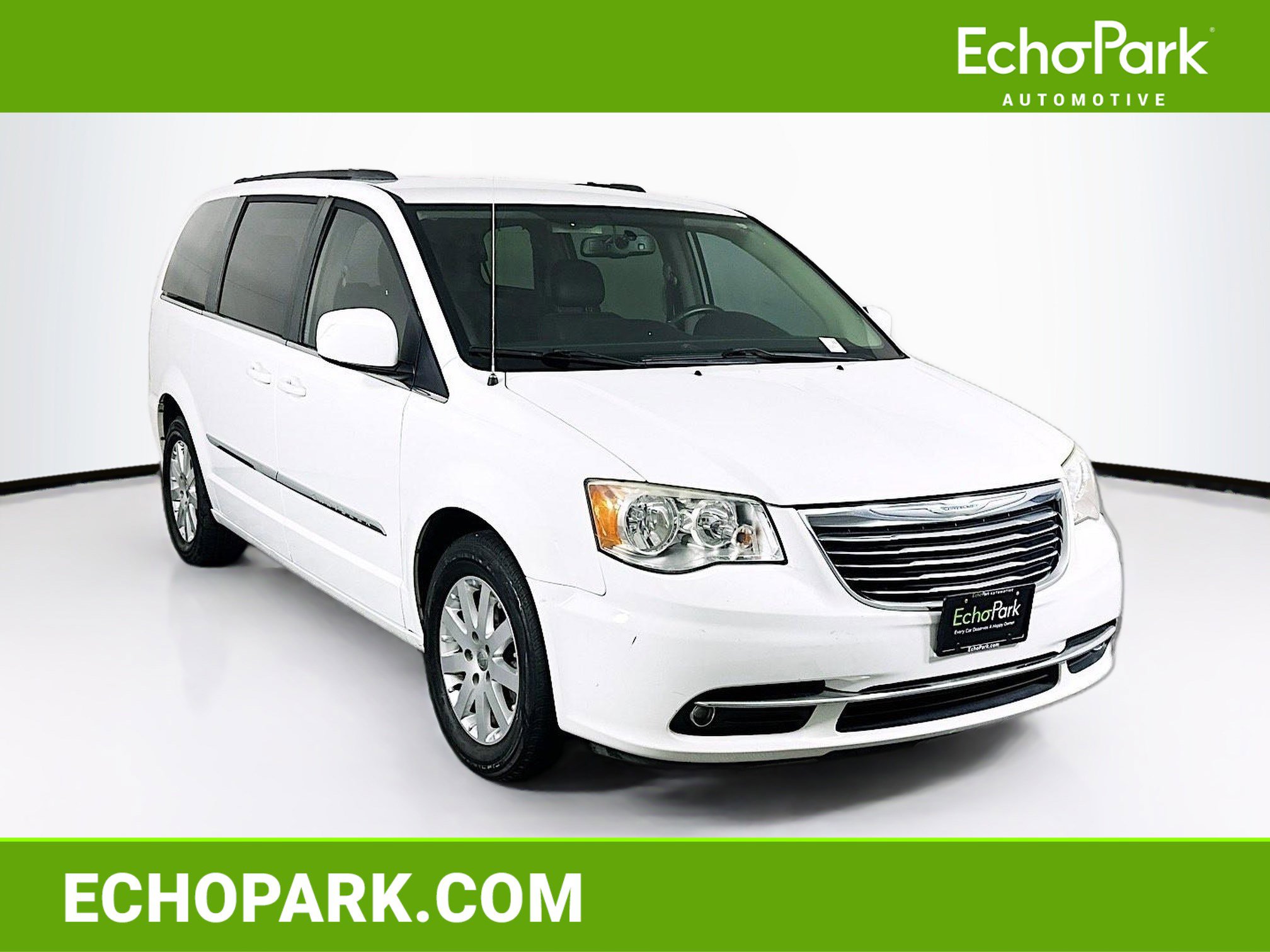 Used 2015 Chrysler Town & Country Touring FWD image 1