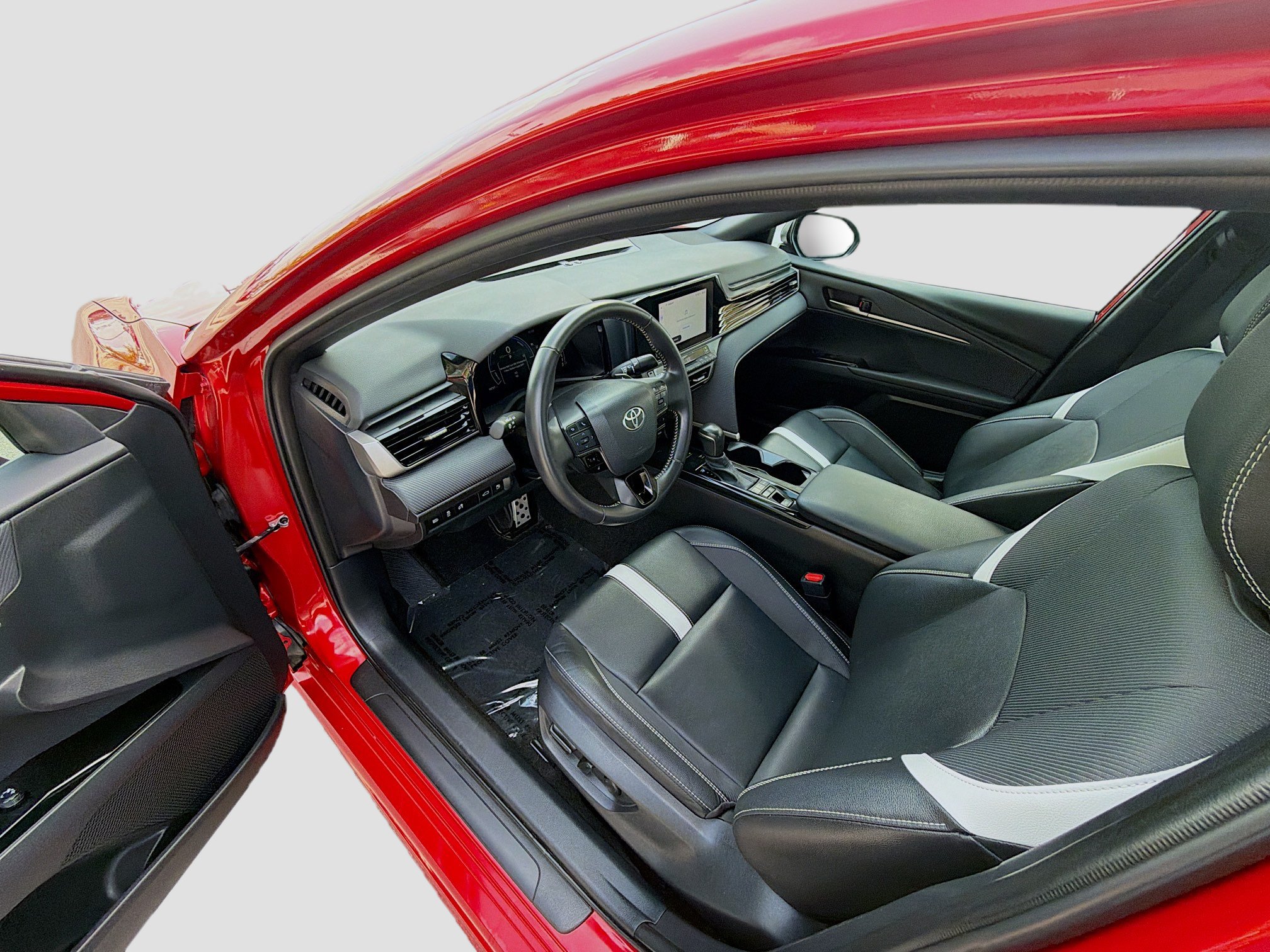 Used 2025 Toyota Camry SE FWD image 9