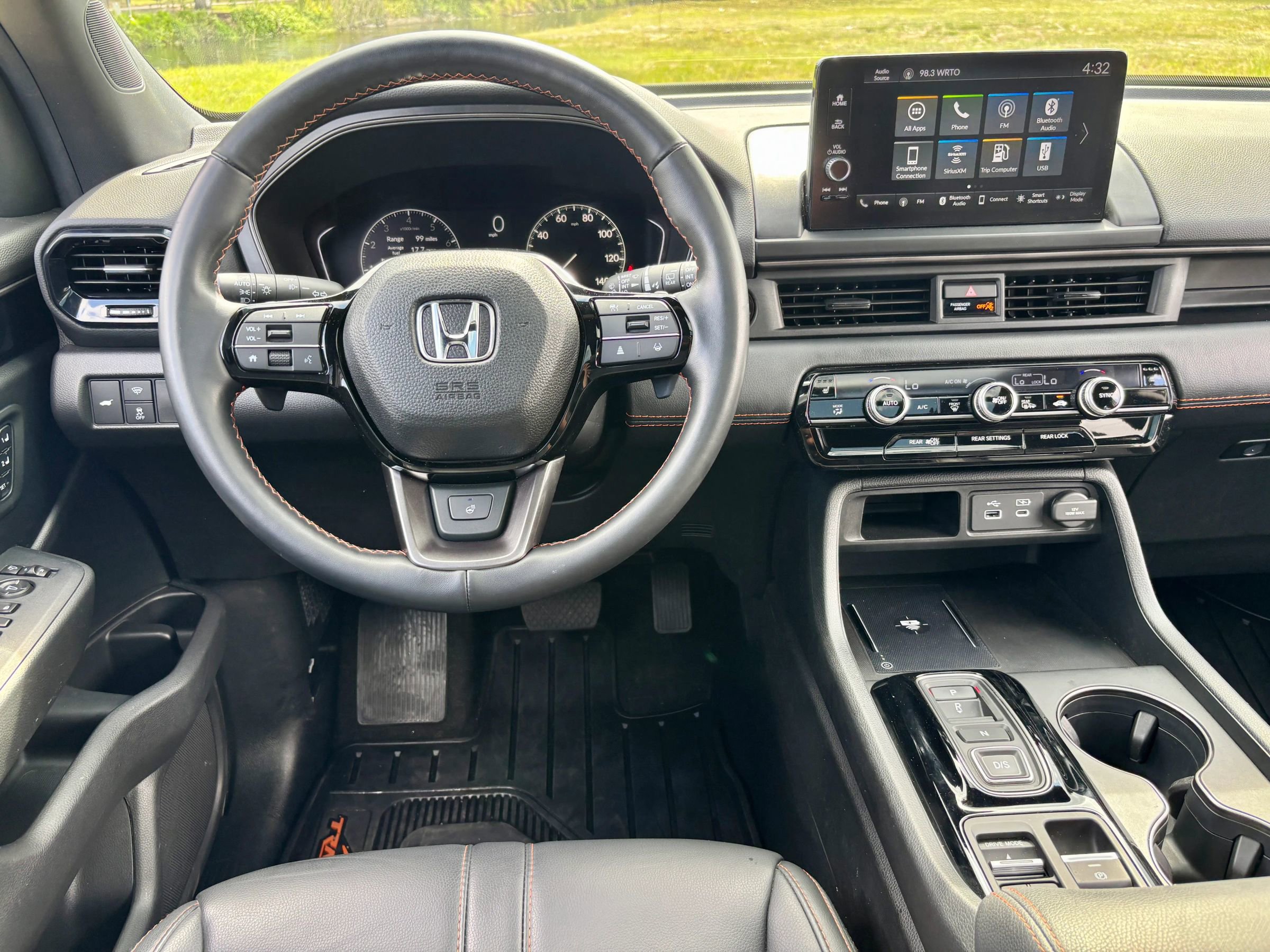 Used 2025 Honda Pilot TrailSport image 13