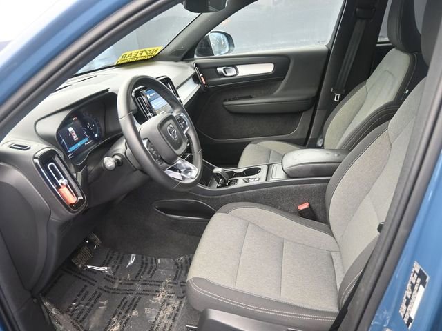 Used 2024 Volvo XC40 B5 Core image 14